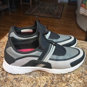 VIONIC VAYDA Black and Gray Slip-On Sneakers WOMENS 11